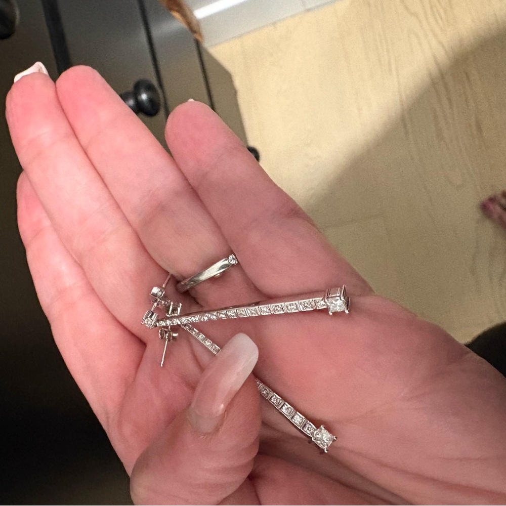 Elegant white gold Drop Earrings